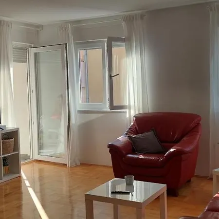 Anka, 2 Bedrooms, Spacious, Sunny, 84m2 Apartment