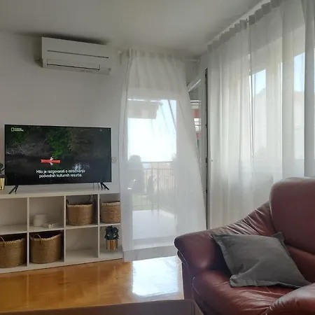 Anka, 2 Bedrooms, Spacious, Sunny, 84m2 Apartment Zadar
