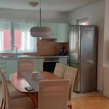 Apartment Anka, 2 Bedrooms, Spacious, Sunny, 84m2